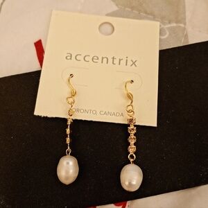 NWT Gold Gem and Pearl Drop Earrings